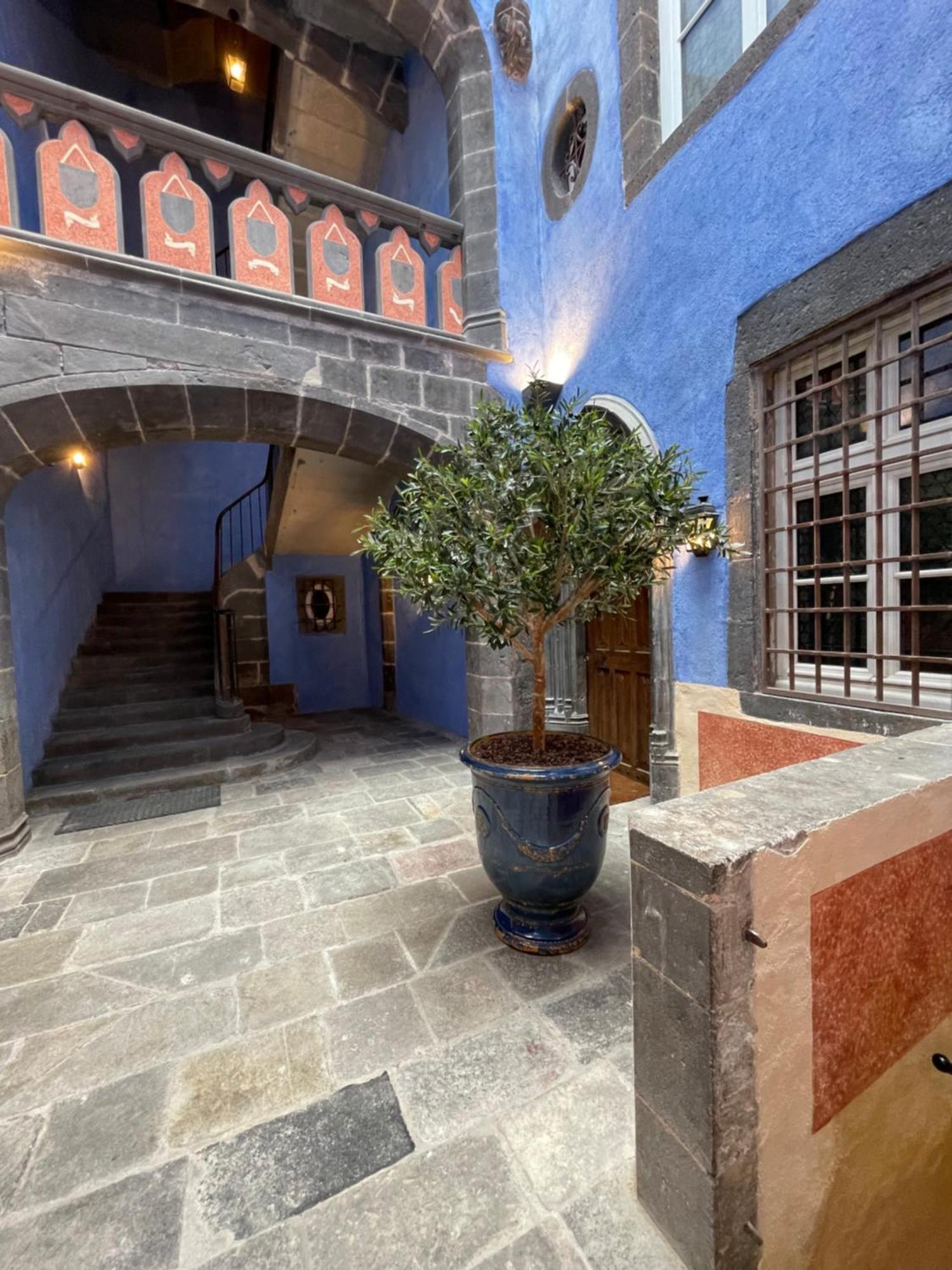 35 M2 Particulier Xvii Ieme Centre Historique Clermont-ferrand-lucas Ii *